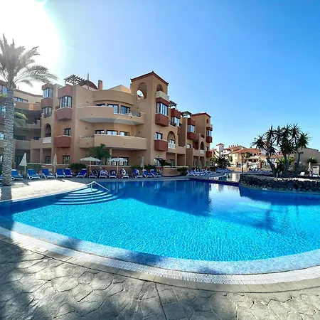 Junior Suite, Heated Pool, Wifi, Well Connected En South Tenerife Appartement